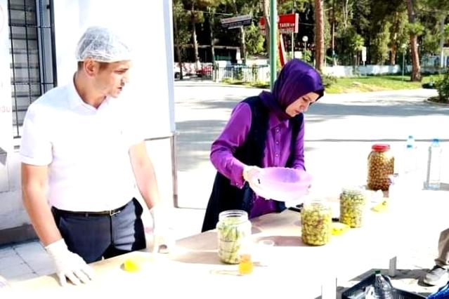 Kadın çiftçilere zeytin salamurası ve turşu yapımı eğitimi verildi